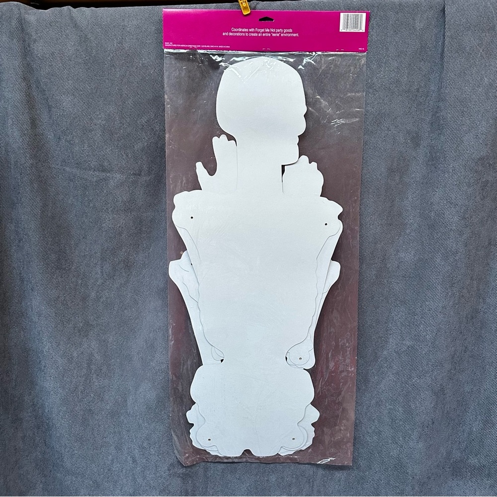 Vintage 55” jointed skeleton halloween die cut hallmark Seymour bones NOS - Picture 2 of 5